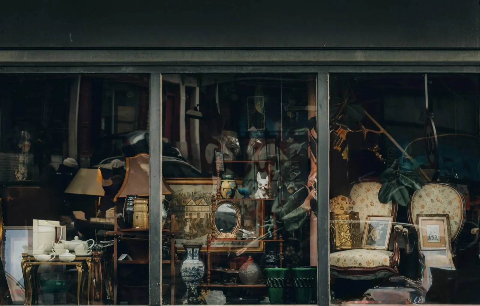 Vitrine d’antiquités — photographie d’illustration